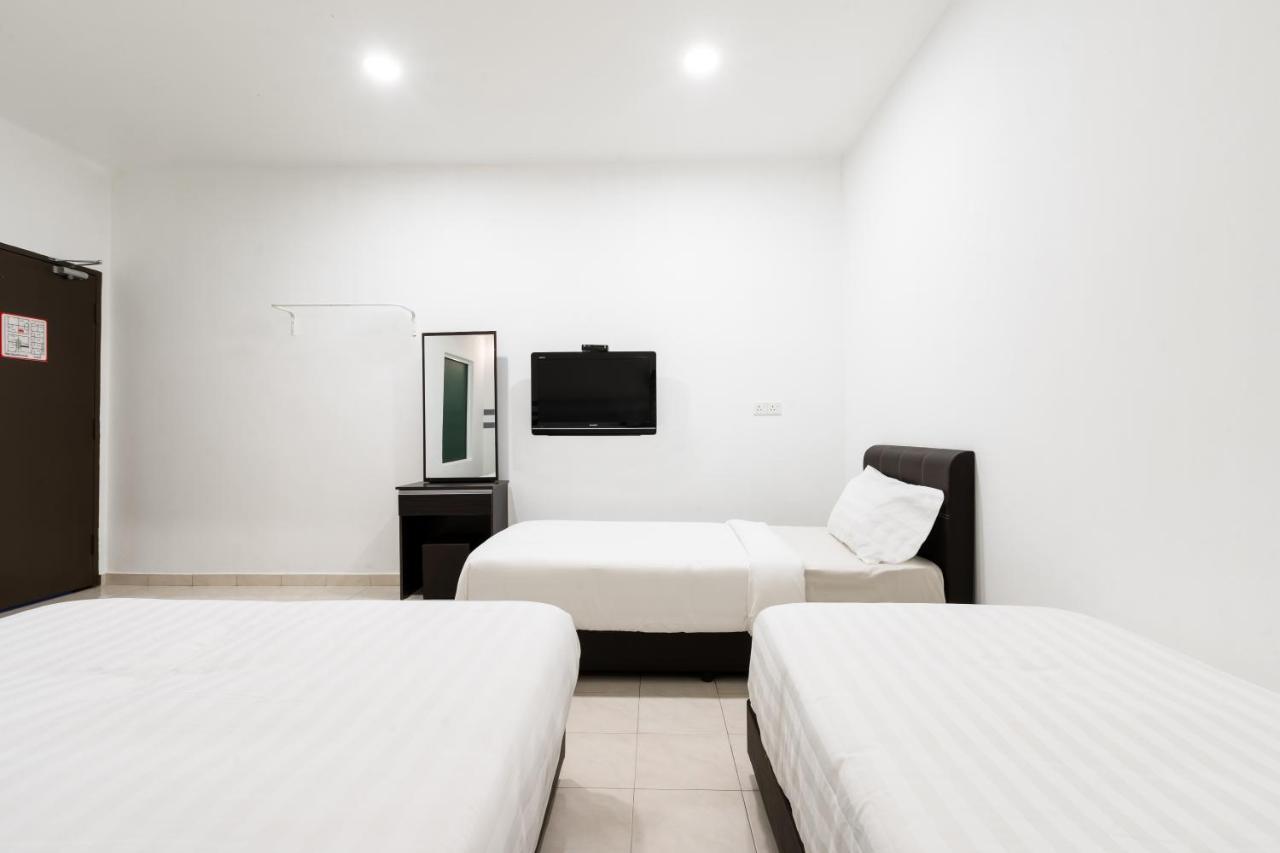 Ant Hotel Malacca Buitenkant foto