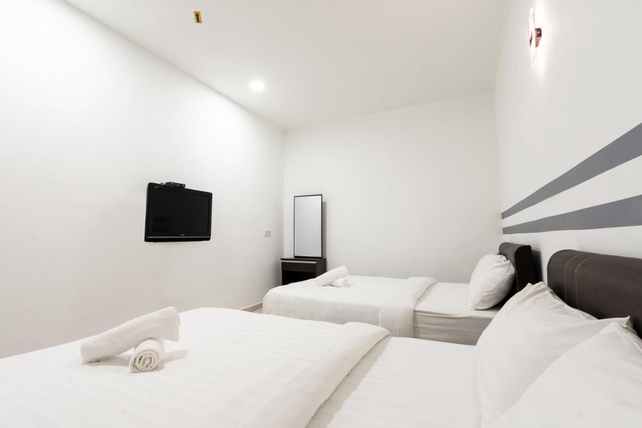 Ant Hotel Malacca Buitenkant foto